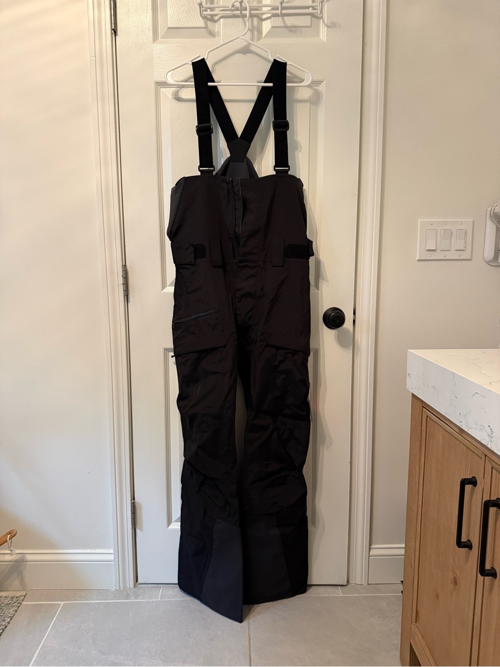 Helly Hansen Black Cargo Bib Snow Pants with Adjustable Suspenders